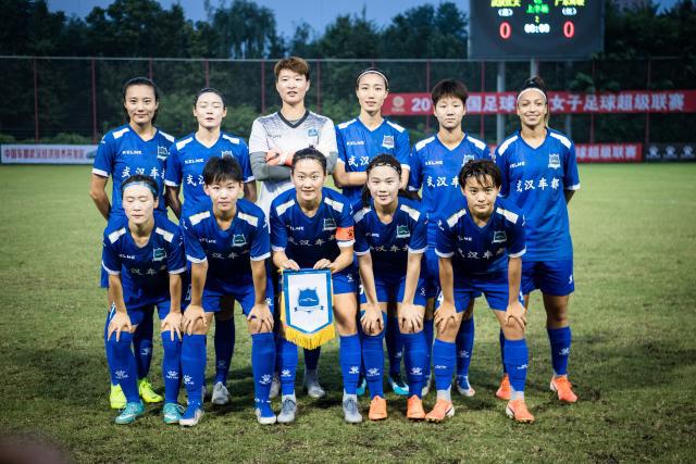 曼联球迷齐声抗议格雷泽家族，力挺教练卡里克